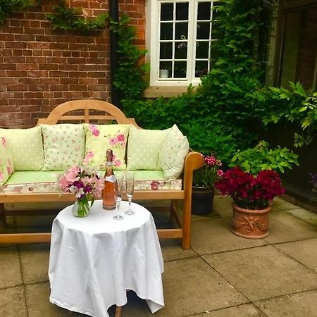 The Old Rectory - Valley View Room In Private Home Stockton-on-Teme ภายนอก รูปภาพ